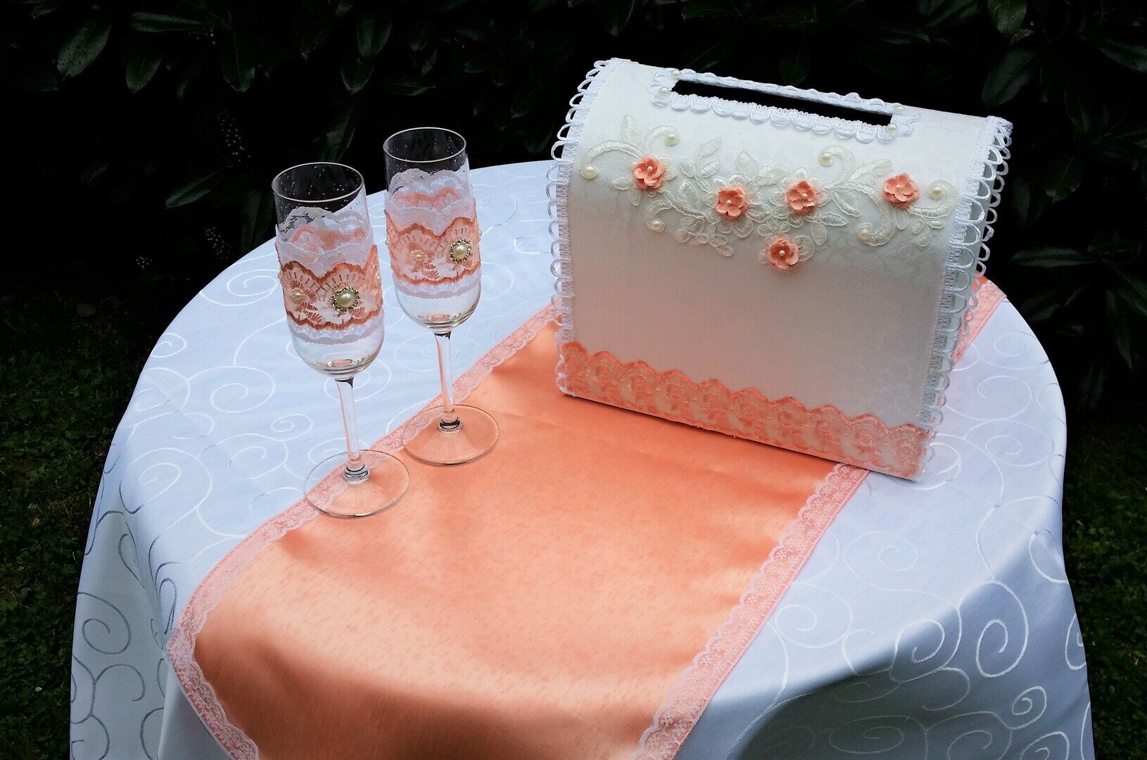 Geschenk Truhe in Weiss-Aprikosen #MIETE#