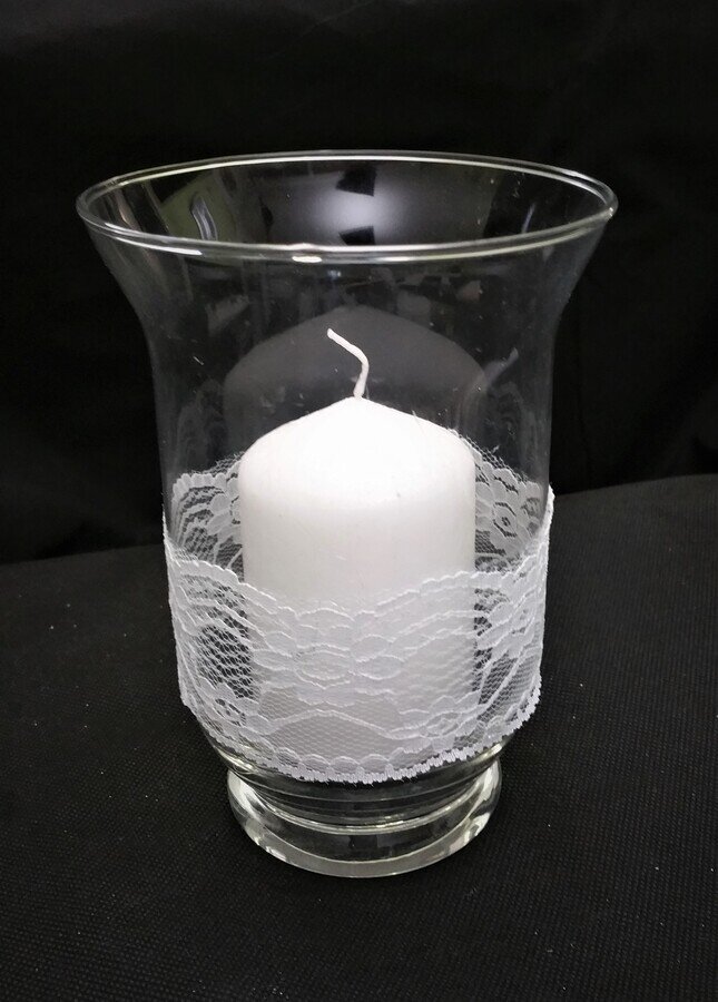 Windlicht aus Klarglas mit weissen Spitzen