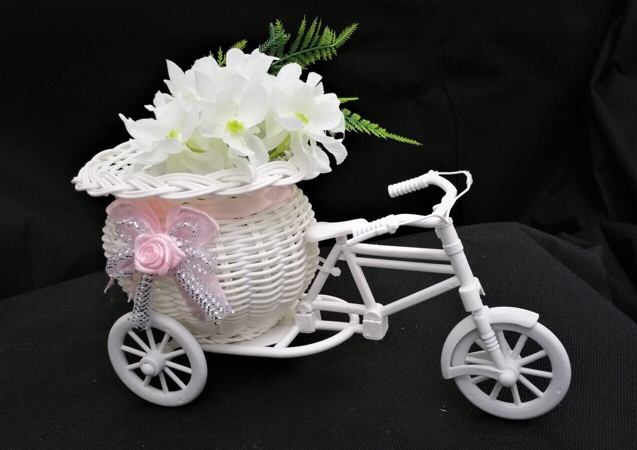 Dekofigur "Velo" mit Seidenblumen #MIETE#