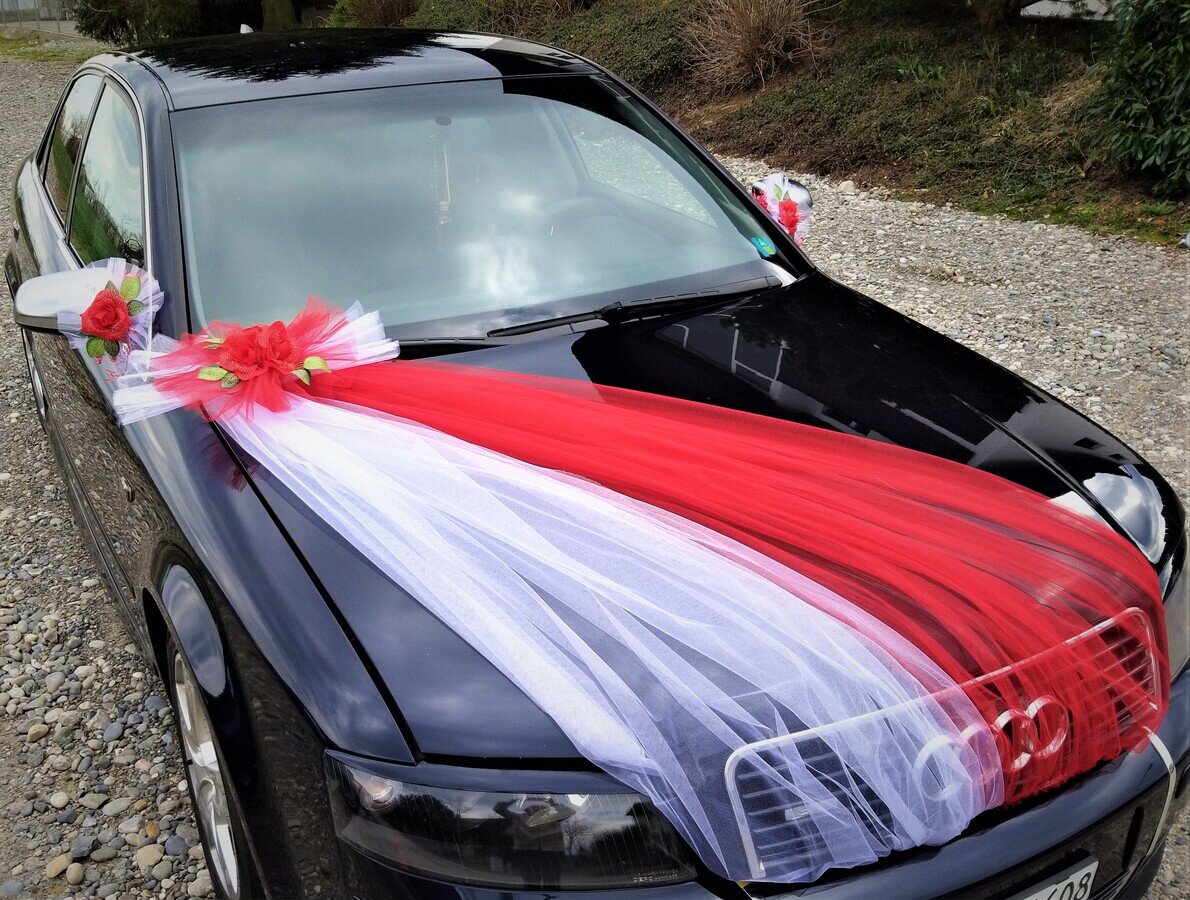 Autodekoration in Weiss-Rot #MIETE#