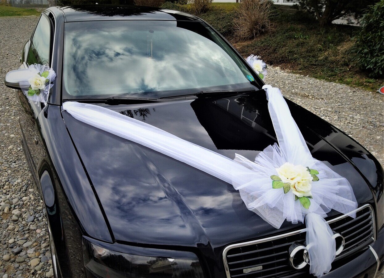 Autodekoration in Weiss-Cremé-Grün #MIETE#