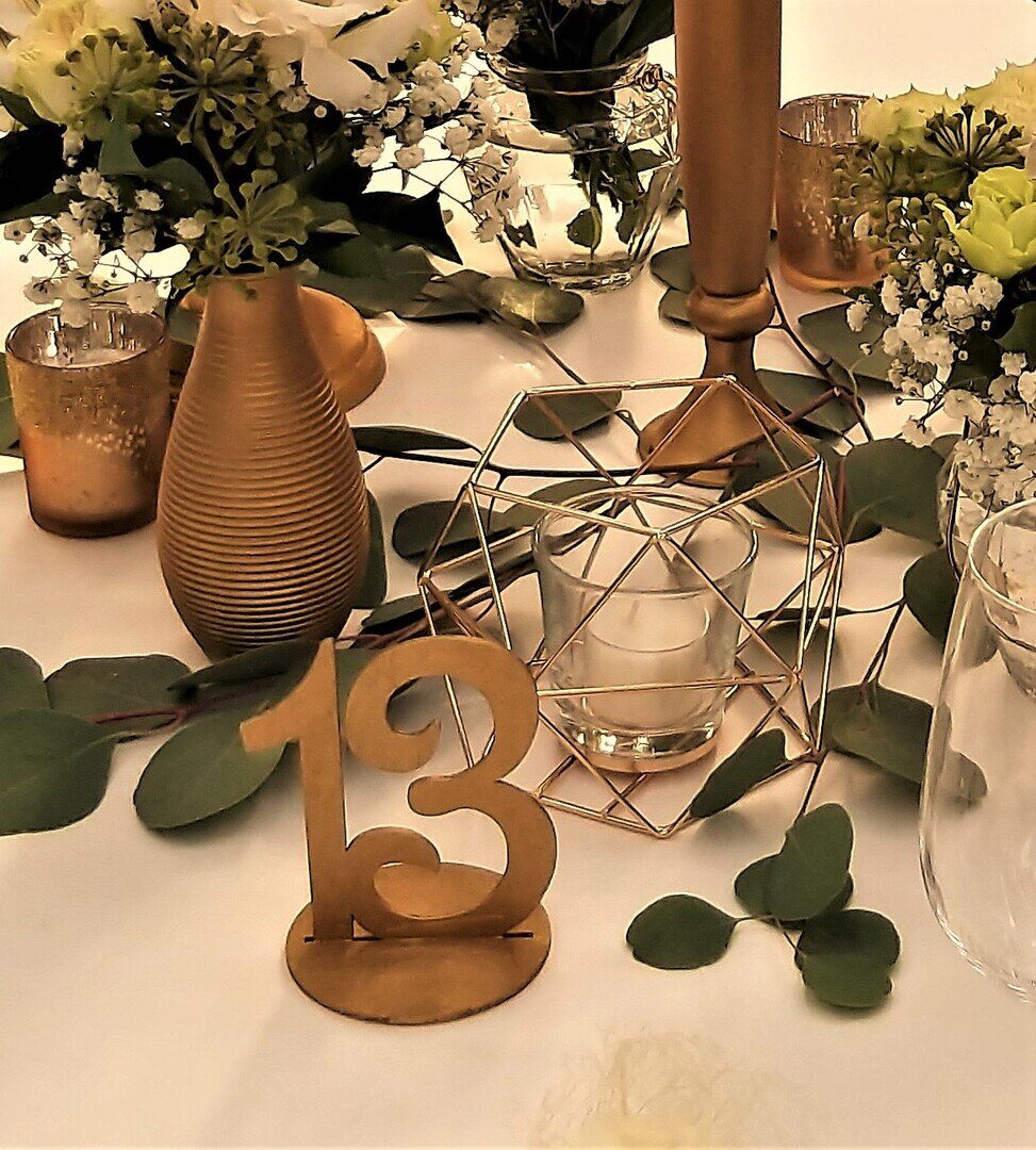 Geometrische Teelichter in Gold