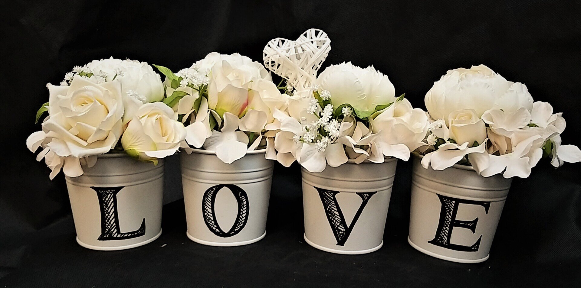 LOVE Set mit 4 Metallblumentöpfen #MIETE#
