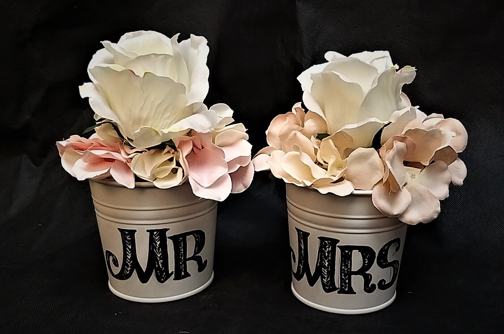 "Mr & Mrs" Set mit 2 Metallblumentöpfen #MIETE#