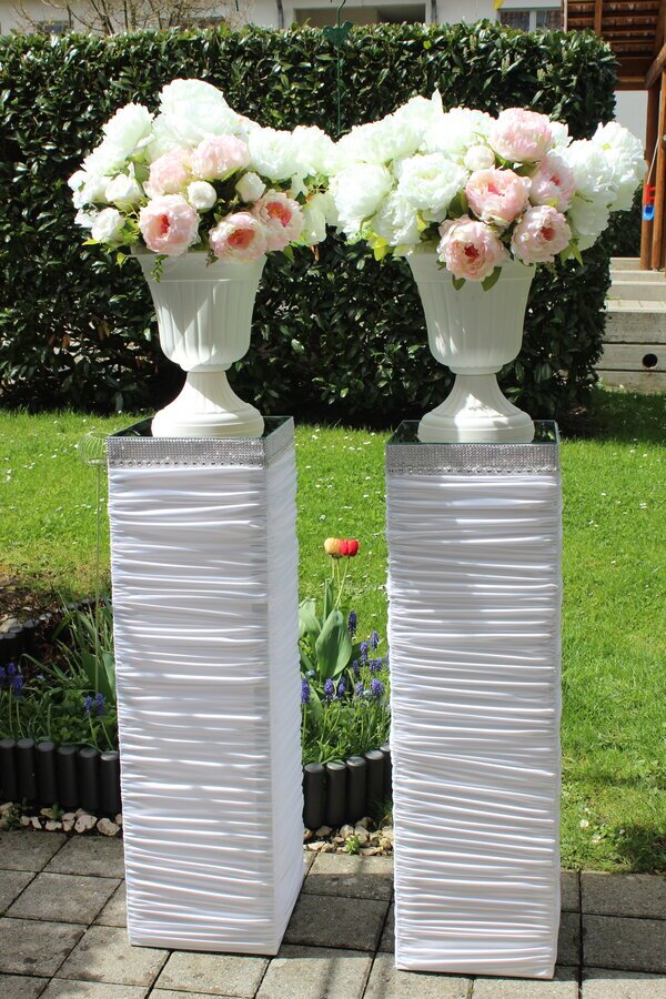Dekorative "Säulen mit Strech-Satinstoff" #MIETE#