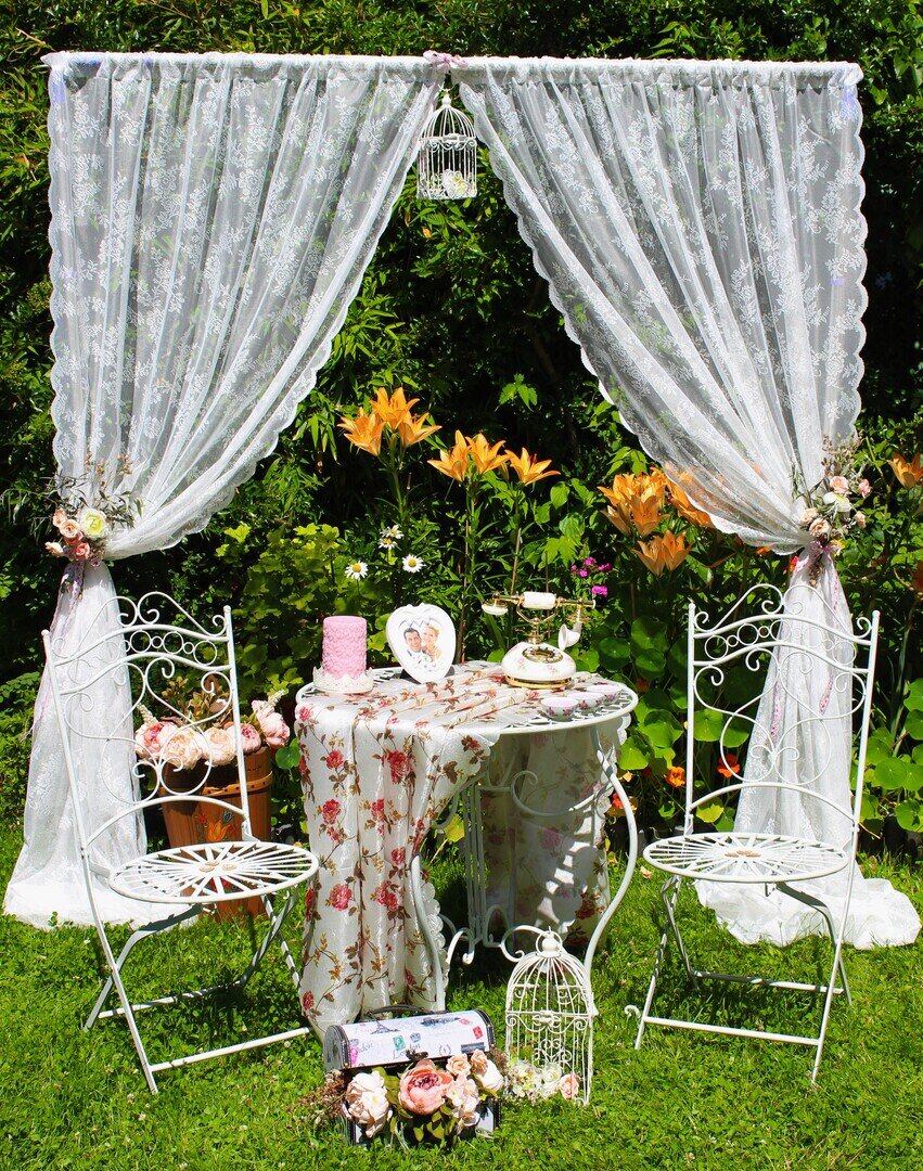 Vintage Photozone mit Tisch und 2 Stühlen #MIETE#