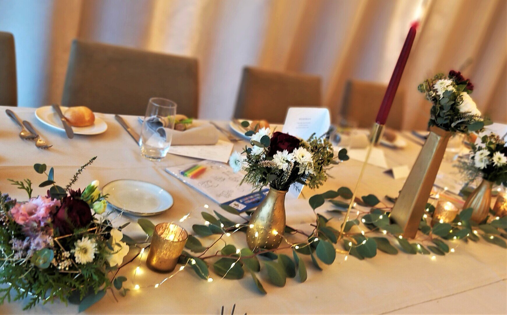 Tischdekoration mit feine LED-Ketten in Warm-Weiss #MIETE#