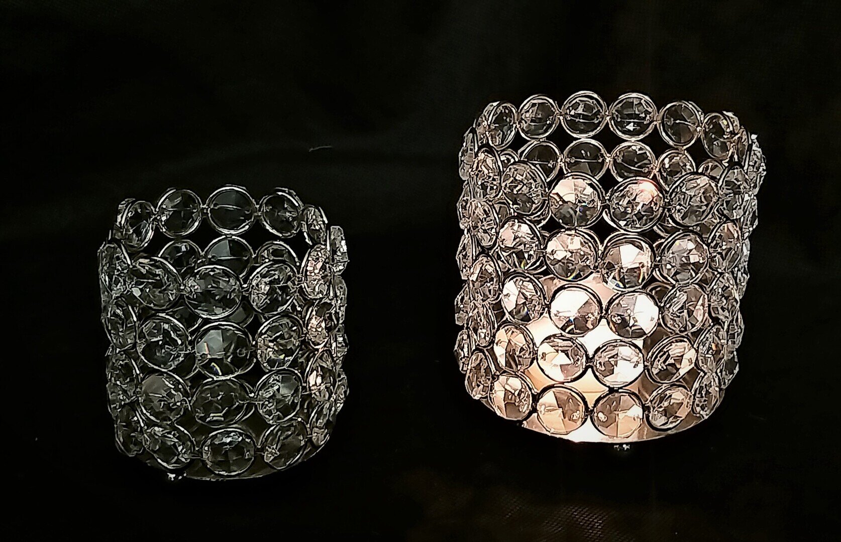 Teelichter in Silber mit Crystalen in Zylinder-Form.
